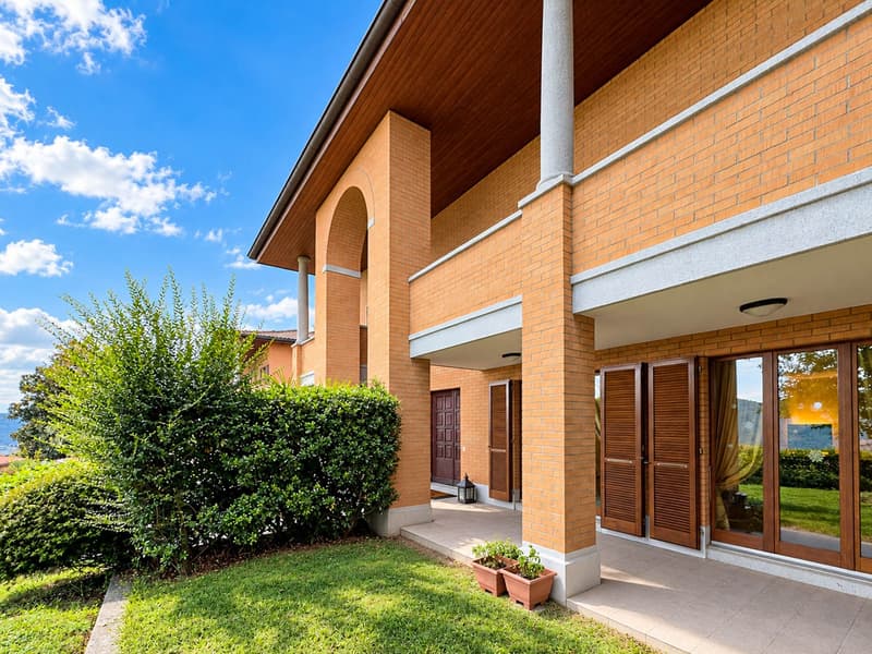 Villa con ampio giardino a Vacallo (6)