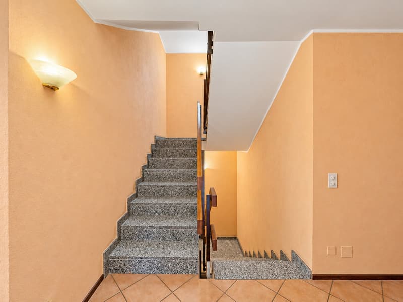 Villa con ampio giardino a Vacallo (9)