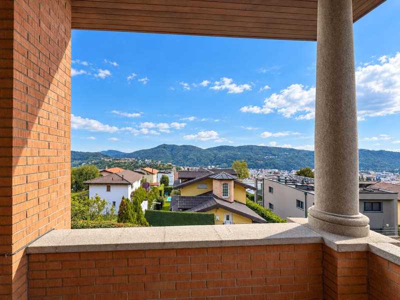 Villa con ampio giardino a Vacallo (16)