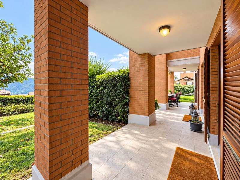 Villa con ampio giardino a Vacallo (5)