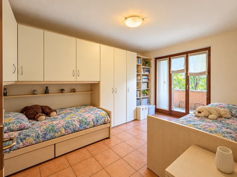 Villa con ampio giardino a Vacallo (12)