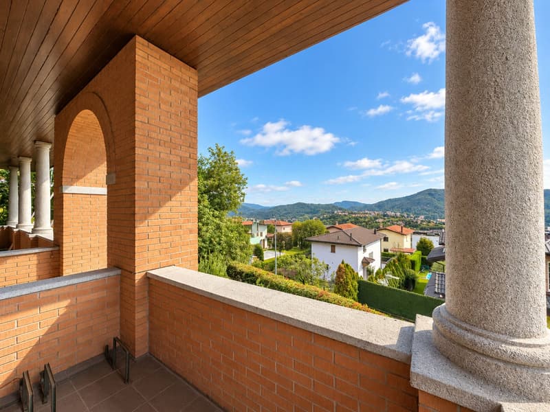 Villa con ampio giardino a Vacallo (17)
