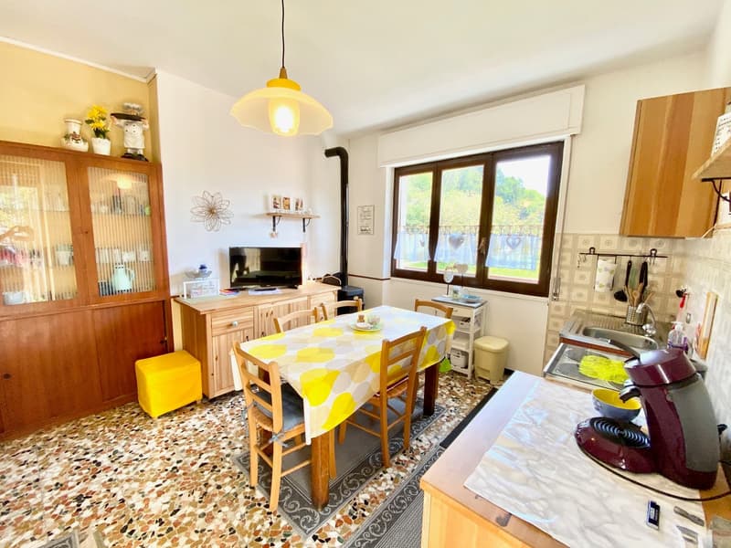 Casa unifamiliare accogliente in una posizione montana tranquilla immersa nella natura (3)