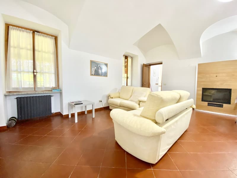 Maison de campagne très bien entretenue dans un emplacement calme et ensoleillé au sud avec un grand terrain (7)