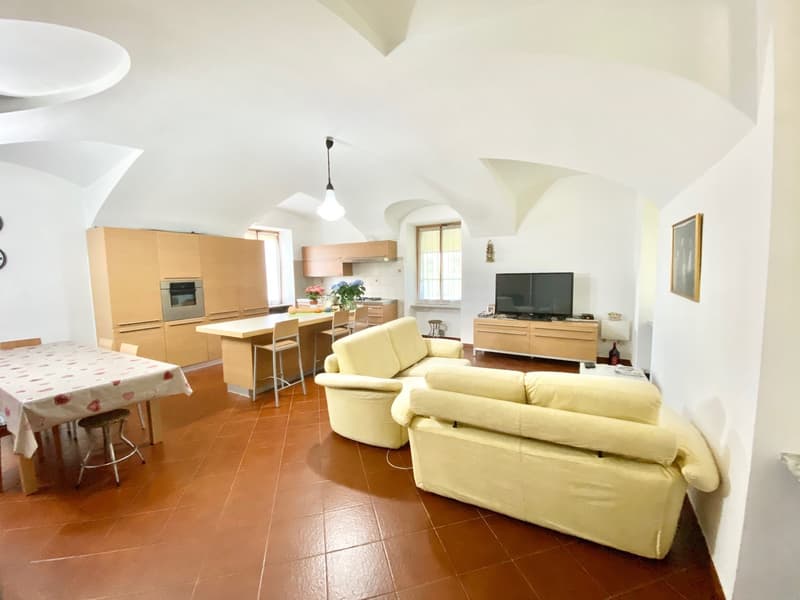 Maison de campagne très bien entretenue dans un emplacement calme et ensoleillé au sud avec un grand terrain (5)