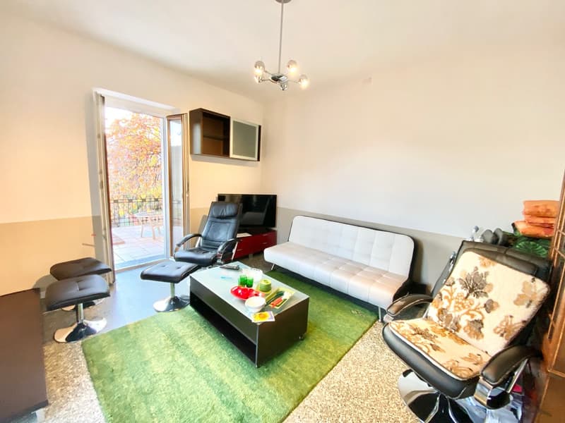 Grande e rinnovata casa di villaggio in posizione tranquilla e soleggiata con vista lago (11)