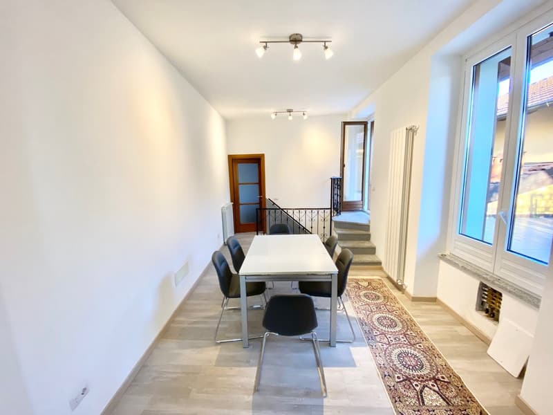 Grande e rinnovata casa di villaggio in posizione tranquilla e soleggiata con vista lago (4)