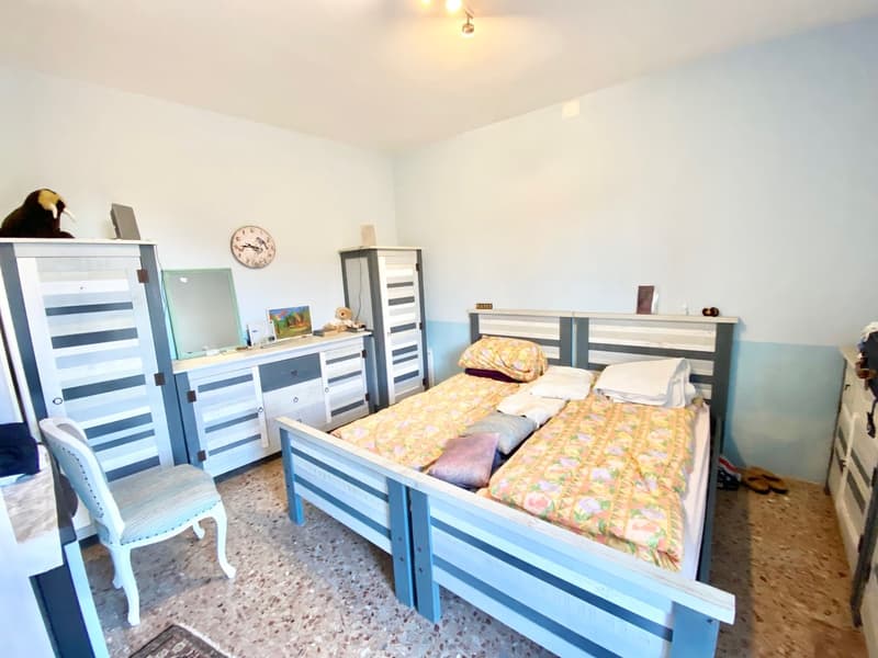 Grande e rinnovata casa di villaggio in posizione tranquilla e soleggiata con vista lago (14)