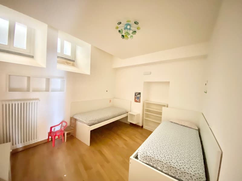 Appartamento di 4 locali completamente ristrutturato con vista unica sul lago, a soli 2 passi dalla spiaggia (9)
