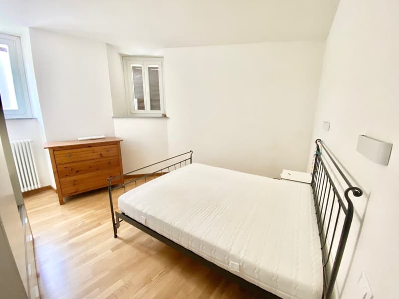 Appartamento di 4 locali completamente ristrutturato con vista unica sul lago, a soli 2 passi dalla spiaggia (8)