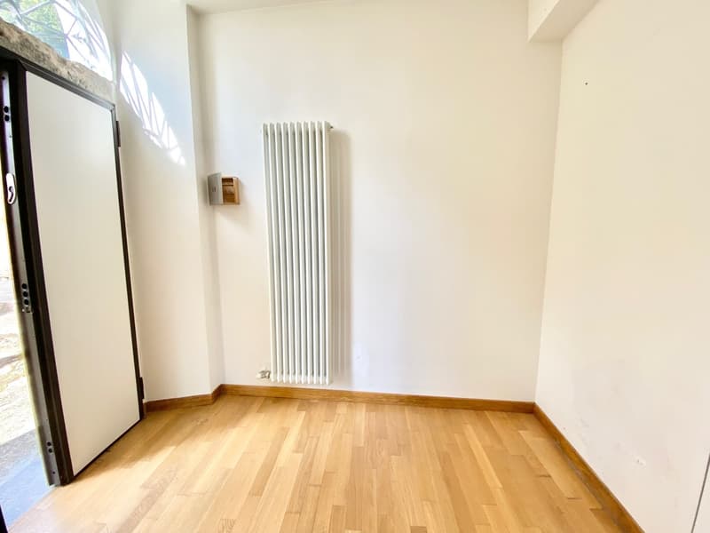 Appartamento di 4 locali completamente ristrutturato con vista unica sul lago, a soli 2 passi dalla spiaggia (12)
