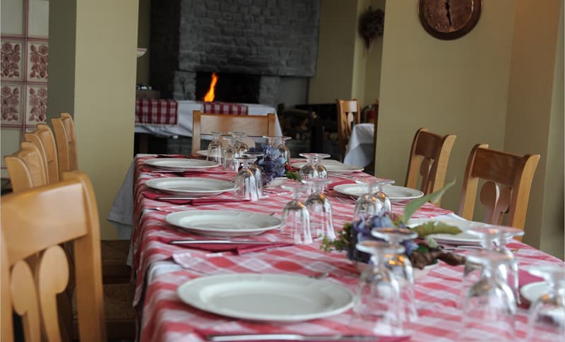 Ristorante con camere in posizione panoramica con vista sul lago da sogno e grande terreno (6)