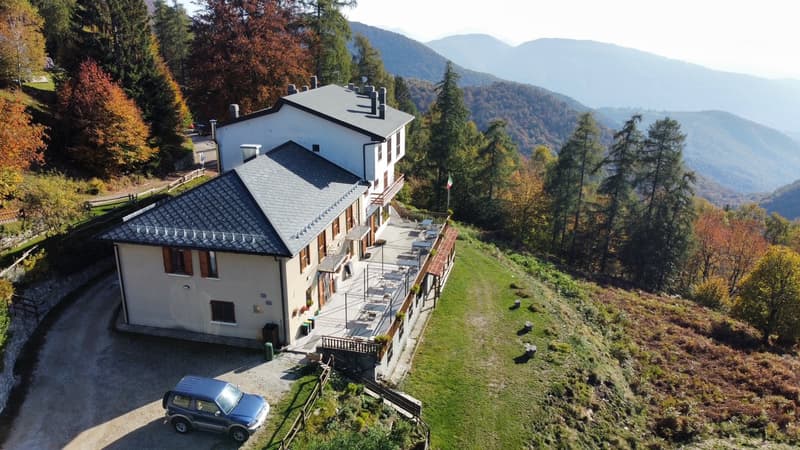 Ristorante con camere in posizione panoramica con vista sul lago da sogno e grande terreno (5)