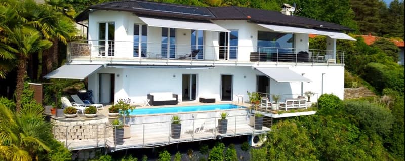 Villa da sogno di lusso in una posizione tranquilla e soleggiata a sud con piscina privata e vista mozzafiato sul lago (16)