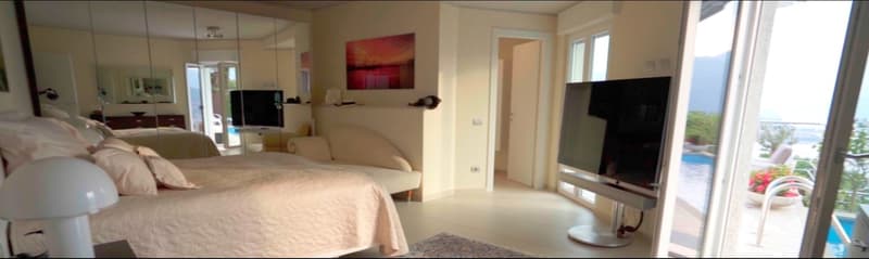 Villa da sogno di lusso in una posizione tranquilla e soleggiata a sud con piscina privata e vista mozzafiato sul lago (10)