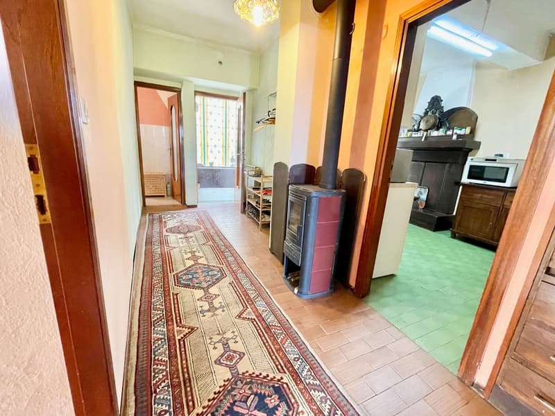 Caratteristico villaggio con balcone in una posizione tranquilla e soleggiata nel centro storico (10)