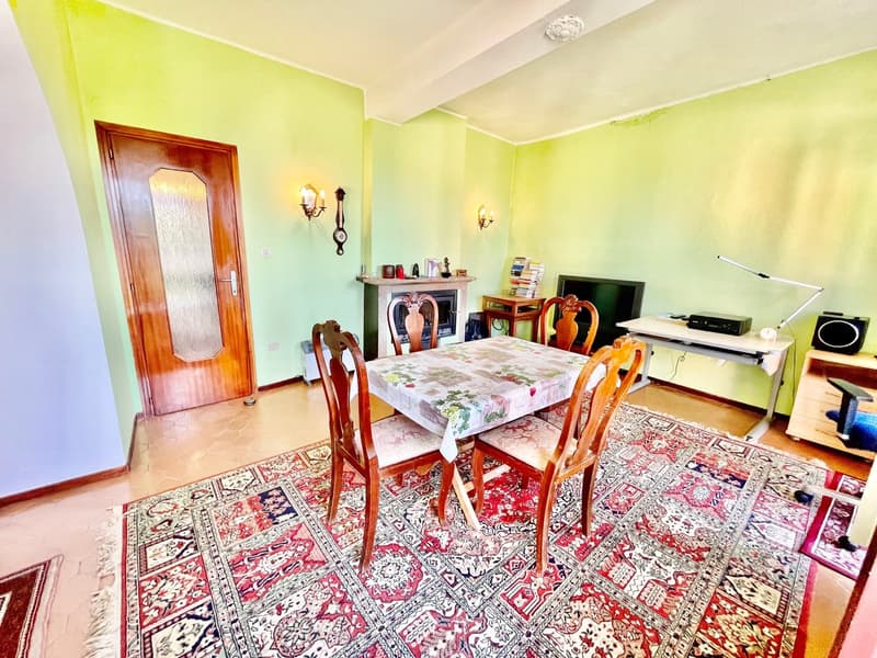 Caratteristico villaggio con balcone in una posizione tranquilla e soleggiata nel centro storico (4)