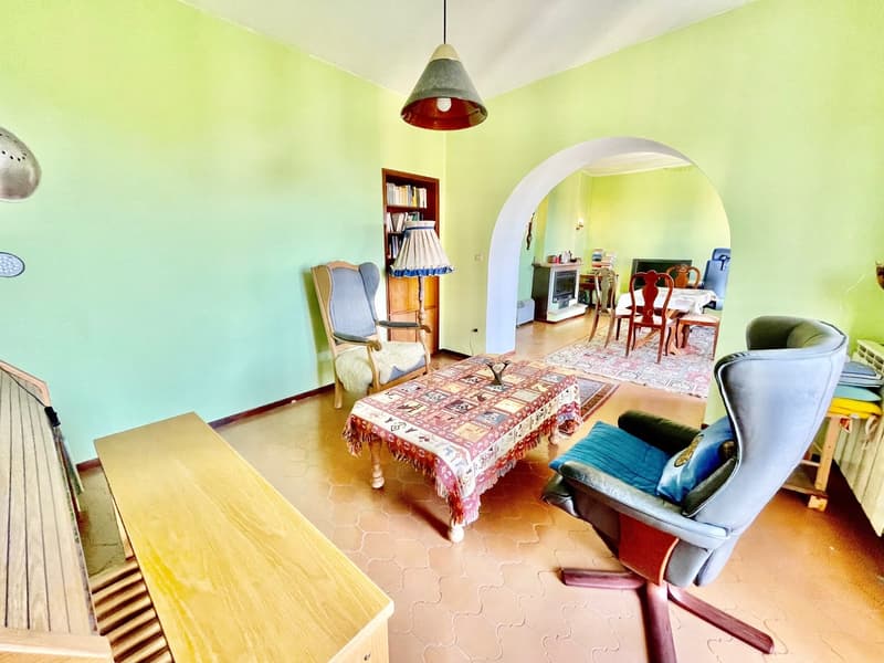 Caratteristico villaggio con balcone in una posizione tranquilla e soleggiata nel centro storico (6)