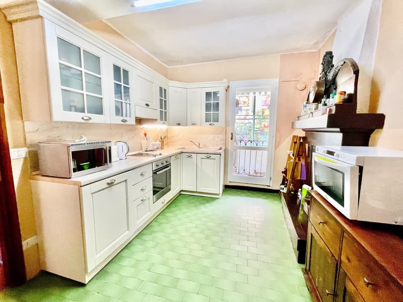 Caratteristico villaggio con balcone in una posizione tranquilla e soleggiata nel centro storico (7)