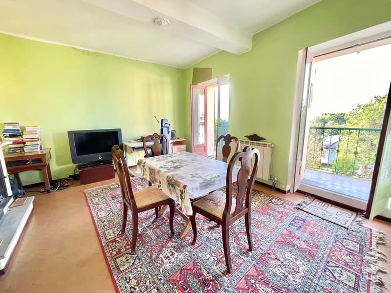 Caratteristico villaggio con balcone in una posizione tranquilla e soleggiata nel centro storico (3)