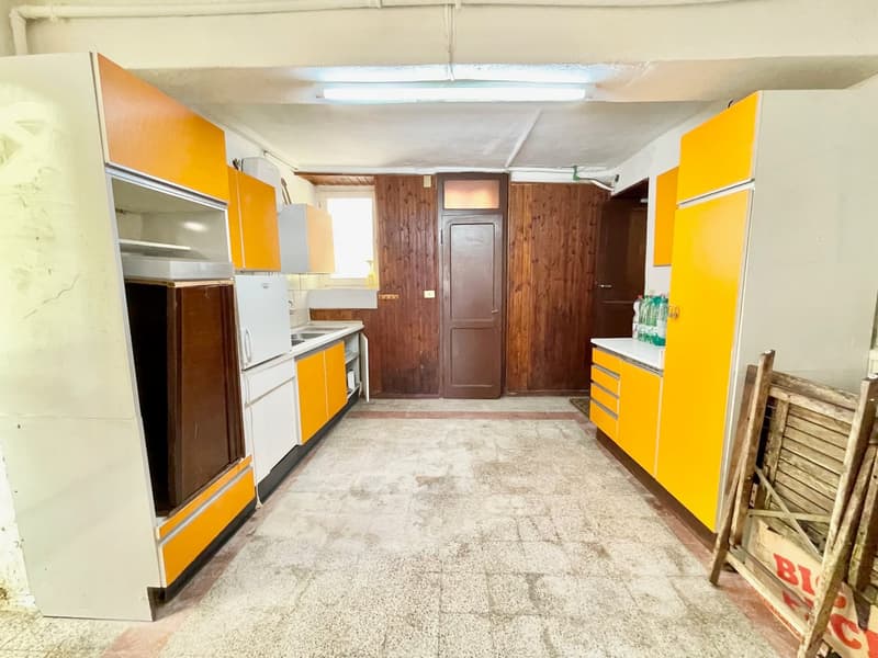 Caratteristico villaggio con balcone in una posizione tranquilla e soleggiata nel centro storico (13)
