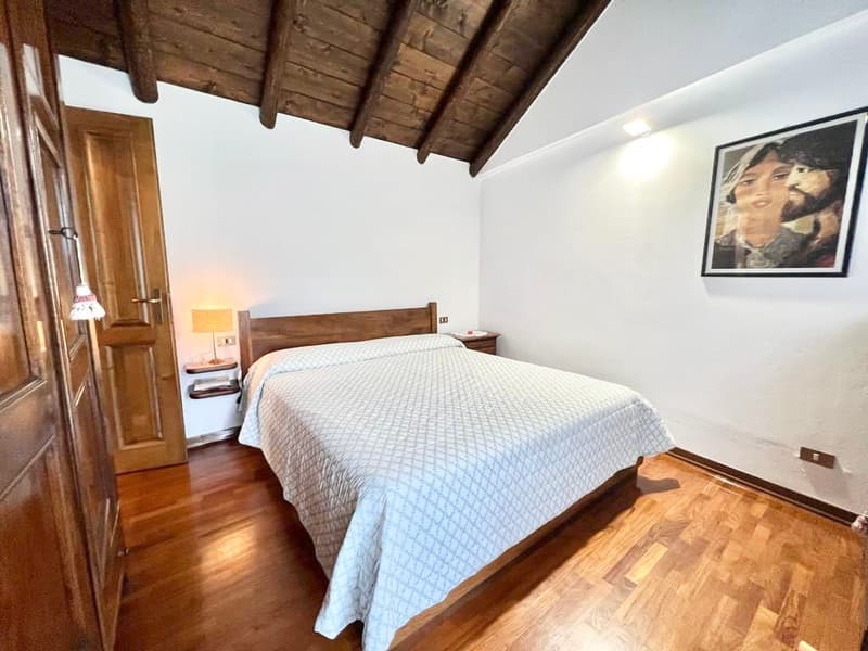 3 rustici ristrutturati in una posizione tranquilla e soleggiata con vista mozzafiato sul Lago Maggiore (9)