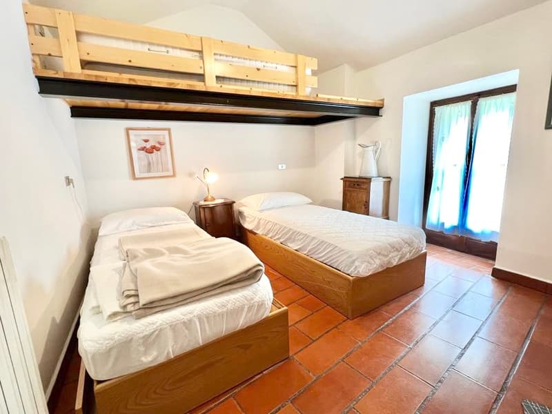 3 rustici ristrutturati in una posizione tranquilla e soleggiata con vista mozzafiato sul Lago Maggiore (4)