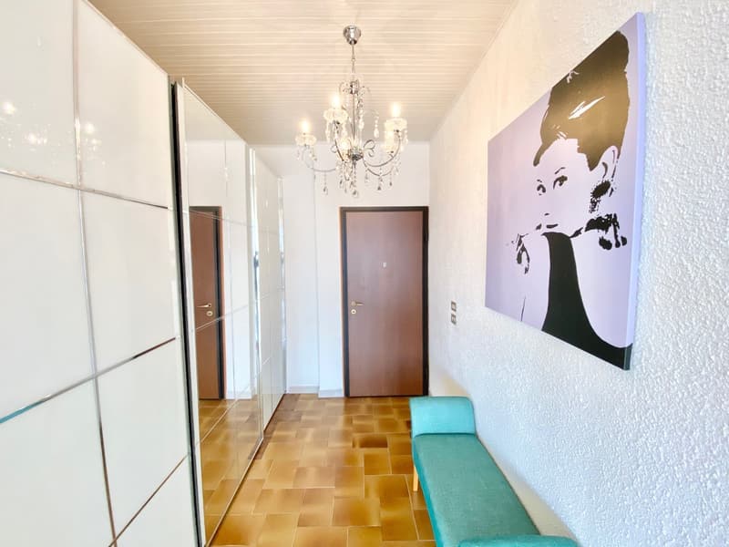 Top 2-room apartment in town center with swimming pool, tennis court and stunning lake view (13)
