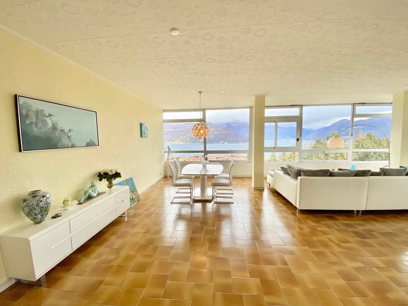 Top 2-room apartment in town center with swimming pool, tennis court and stunning lake view (4)