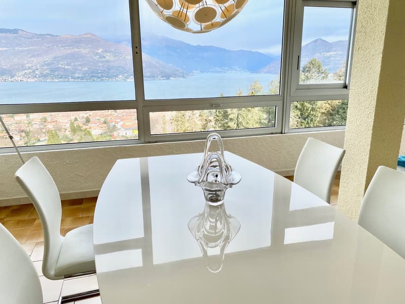 Top 2-room apartment in town center with swimming pool, tennis court and stunning lake view (9)