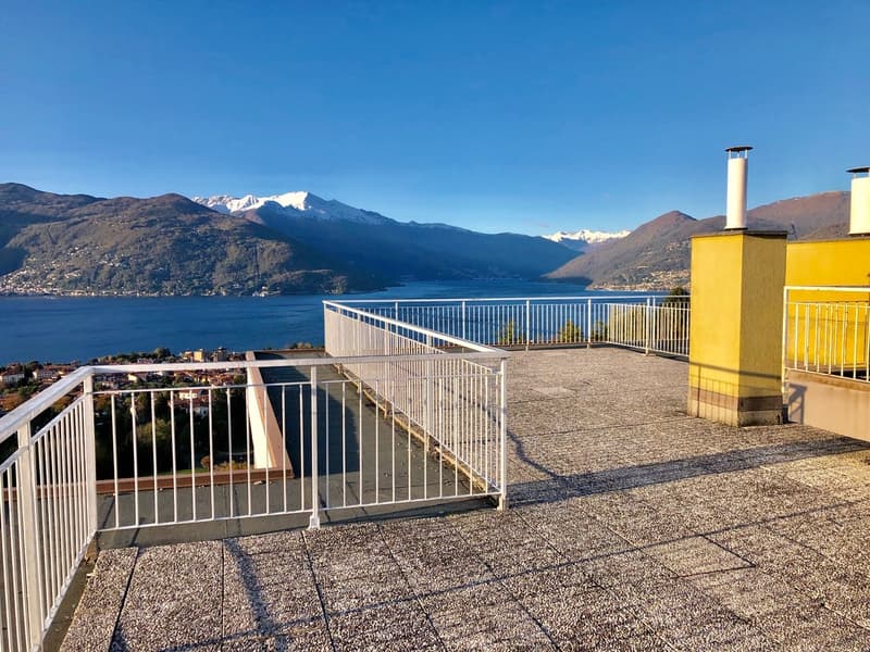 Top 2-room apartment in town center with swimming pool, tennis court and stunning lake view (14)