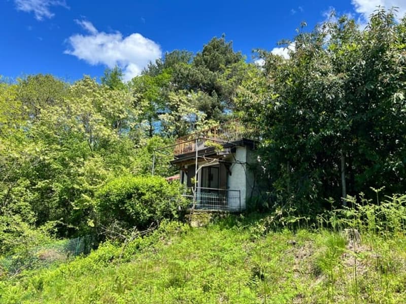 Rustico in posizione tranquilla e molto soleggiata con grande terreno e vista lago (15)