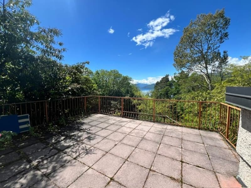 Rustico in posizione tranquilla e molto soleggiata con grande terreno e vista lago (13)