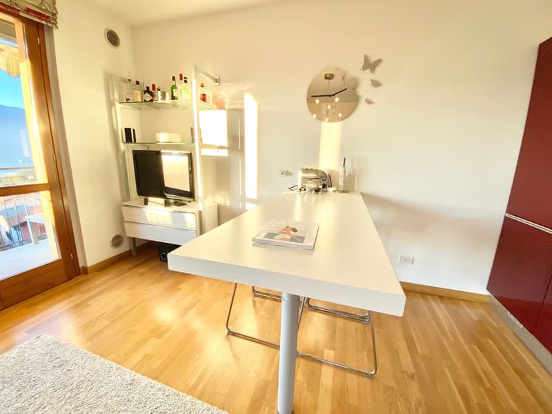 Very beautiful 2-room corner apartment with terrace with solar-heated pool and dreamy lake view (5)