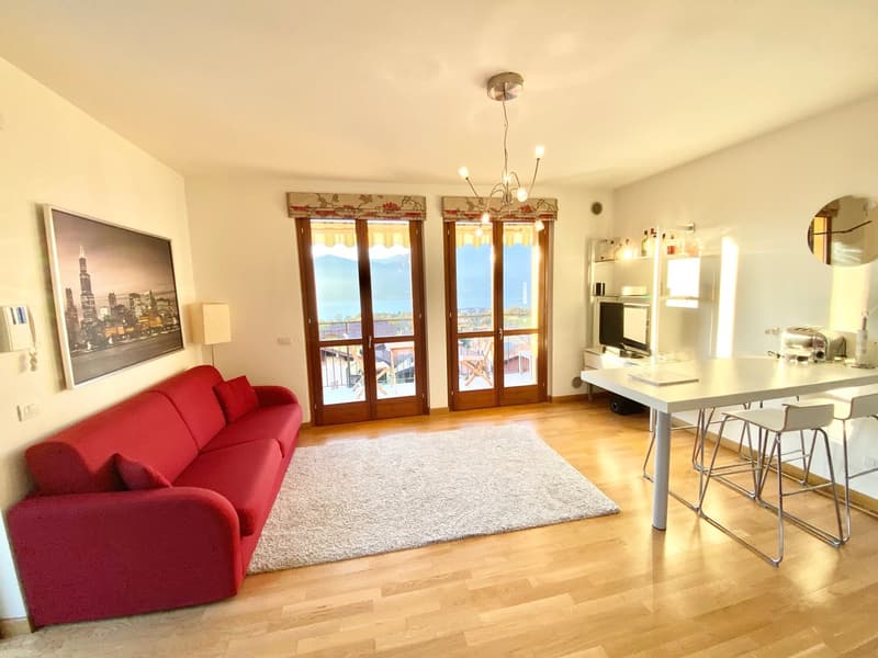 Very beautiful 2-room corner apartment with terrace with solar-heated pool and dreamy lake view (4)
