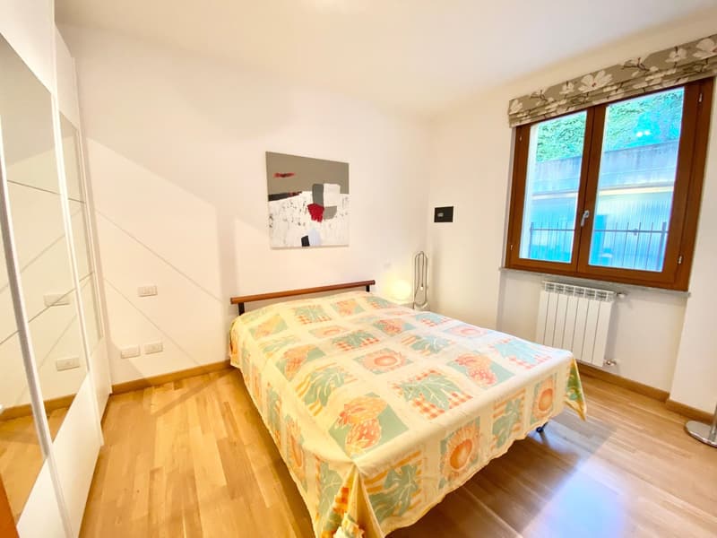 Very beautiful 2-room corner apartment with terrace with solar-heated pool and dreamy lake view (7)