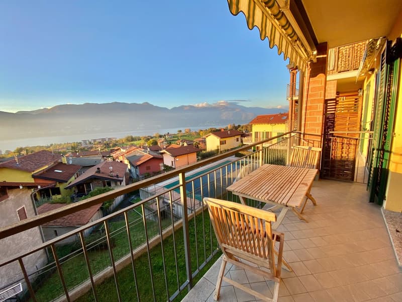 Very beautiful 2-room corner apartment with terrace with solar-heated pool and dreamy lake view (10)
