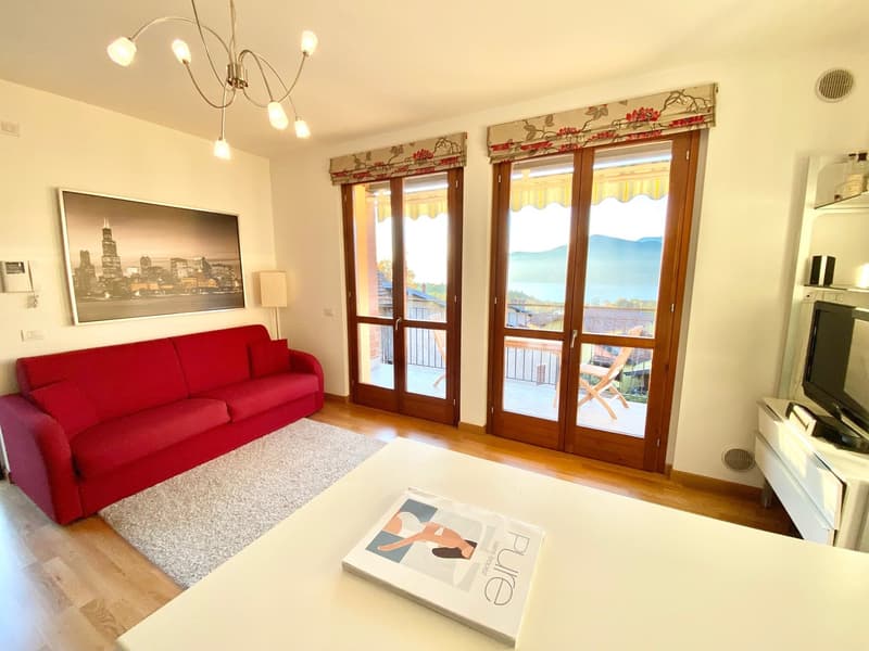 Very beautiful 2-room corner apartment with terrace with solar-heated pool and dreamy lake view (3)