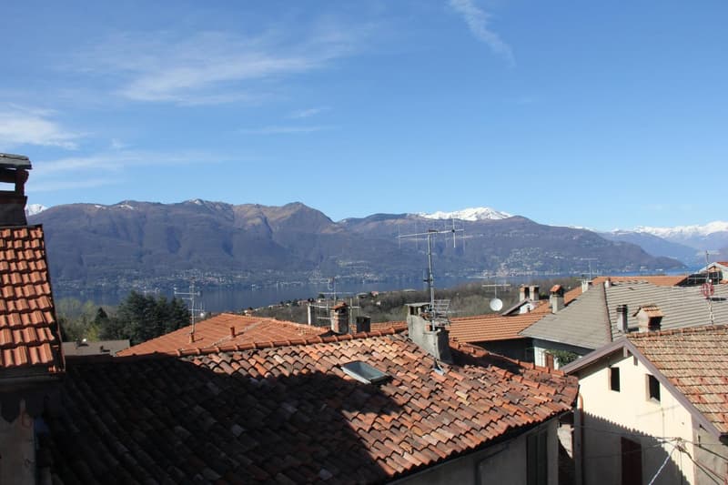 Well-maintained 2.5-room apartment with large terrace and beautiful lake view in sunny location (9)