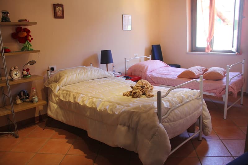 Well-maintained 2.5-room apartment with large terrace and beautiful lake view in sunny location (5)
