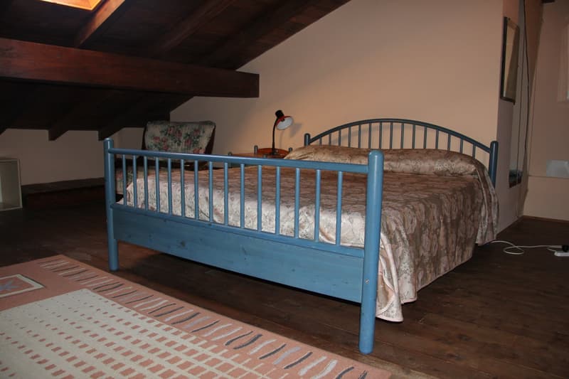 Well-maintained 2.5-room apartment with large terrace and beautiful lake view in sunny location (6)