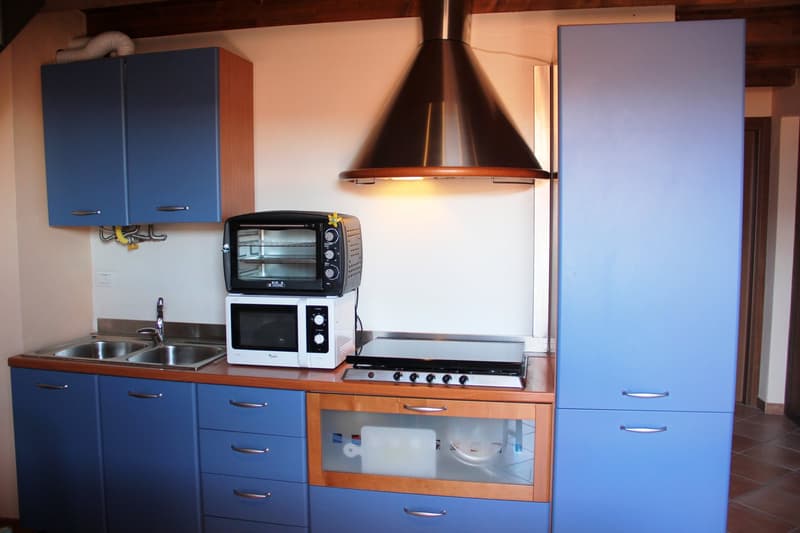 Well-maintained 2.5-room apartment with large terrace and beautiful lake view in sunny location (4)