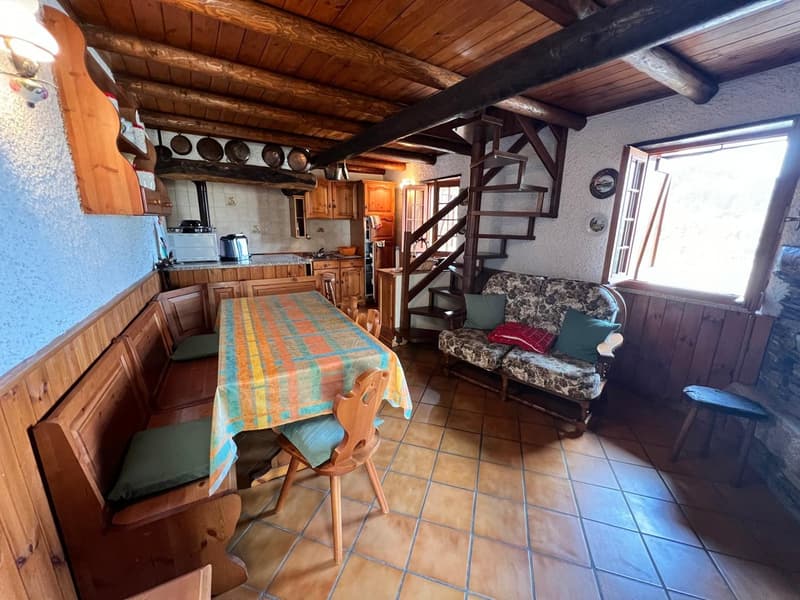 Casa di villaggio romantica con balcone nel centro del paese di Curiglia & rustico in pietra separato a Sarona (3)