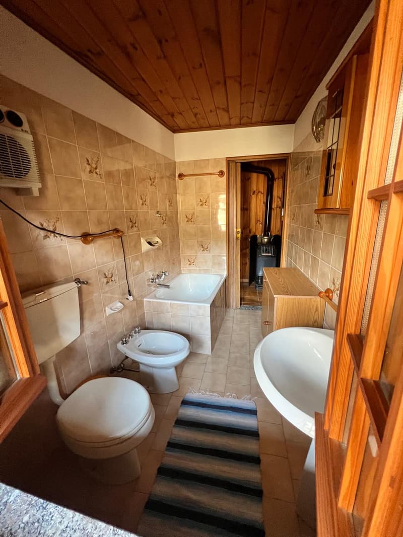 Casa di villaggio romantica con balcone nel centro del paese di Curiglia & rustico in pietra separato a Sarona (7)