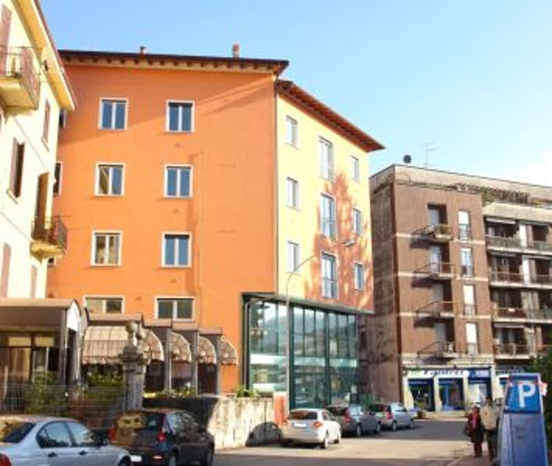 Location à long terme ! Appartement 2 pièces complètement rénové au centre de Laveno, à seulement 2 pas du lac (10)