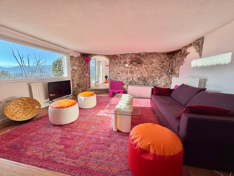 Bella e moderna villa in una posizione tranquilla e soleggiata con piscina privata e vista mozzafiato sul lago (15)