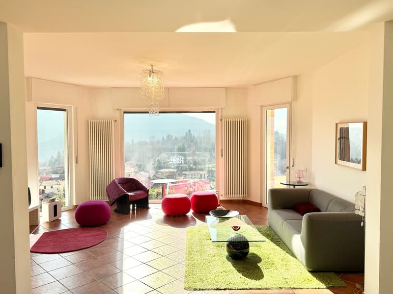 Bella e moderna villa in una posizione tranquilla e soleggiata con piscina privata e vista mozzafiato sul lago (4)