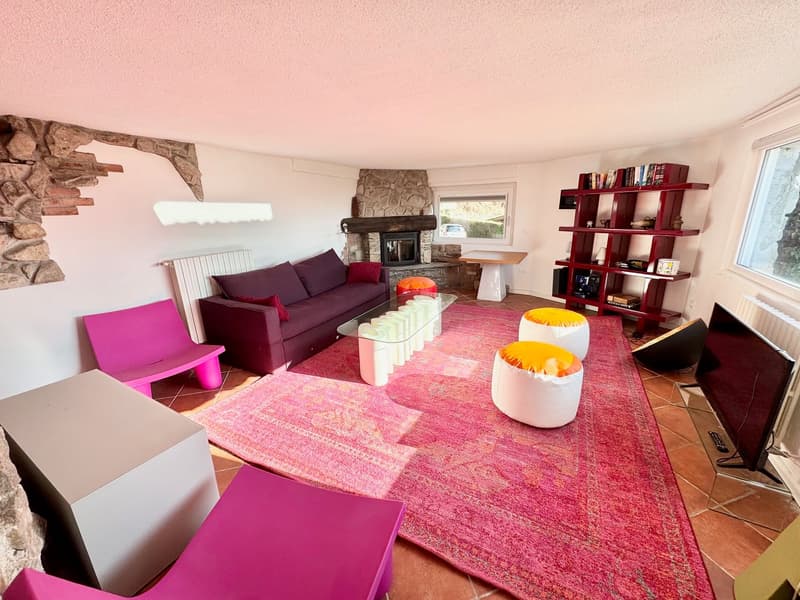 Bella e moderna villa in una posizione tranquilla e soleggiata con piscina privata e vista mozzafiato sul lago (14)