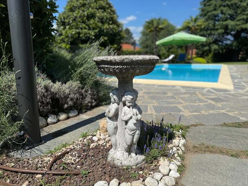 Villa di lusso nuova costruzione 6/5 camere con piscina privata, in posizione soleggiata con vista mozzafiato sul lago (19)