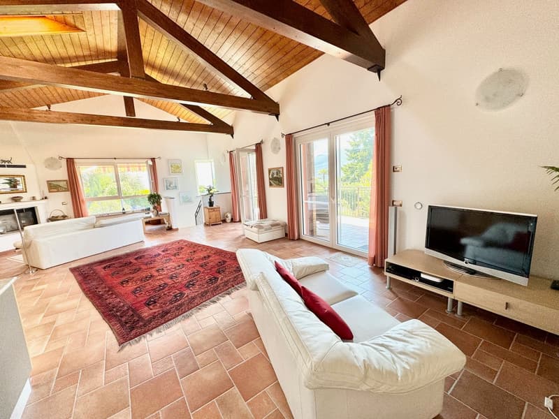 Villa di lusso nuova costruzione 6/5 camere con piscina privata, in posizione soleggiata con vista mozzafiato sul lago (5)
